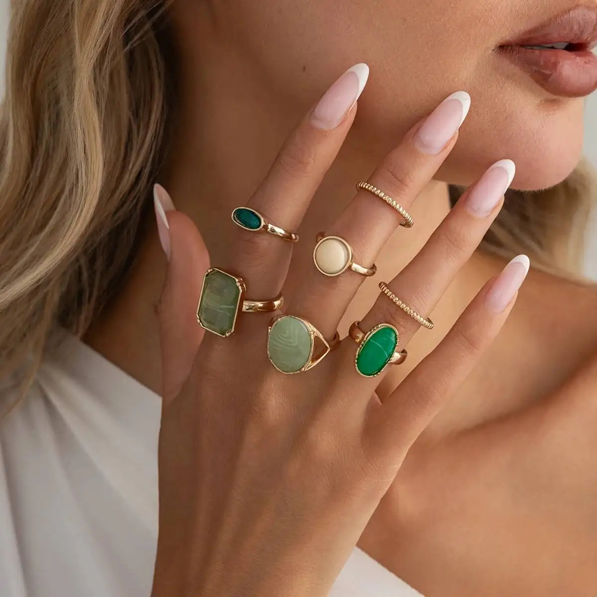 Ingemark 7Pcs Elegant Inlaid Colorful Acrylic Resin Rings Set for Women Retro Geometric Irregular Stackable Rings Boho Jewelry