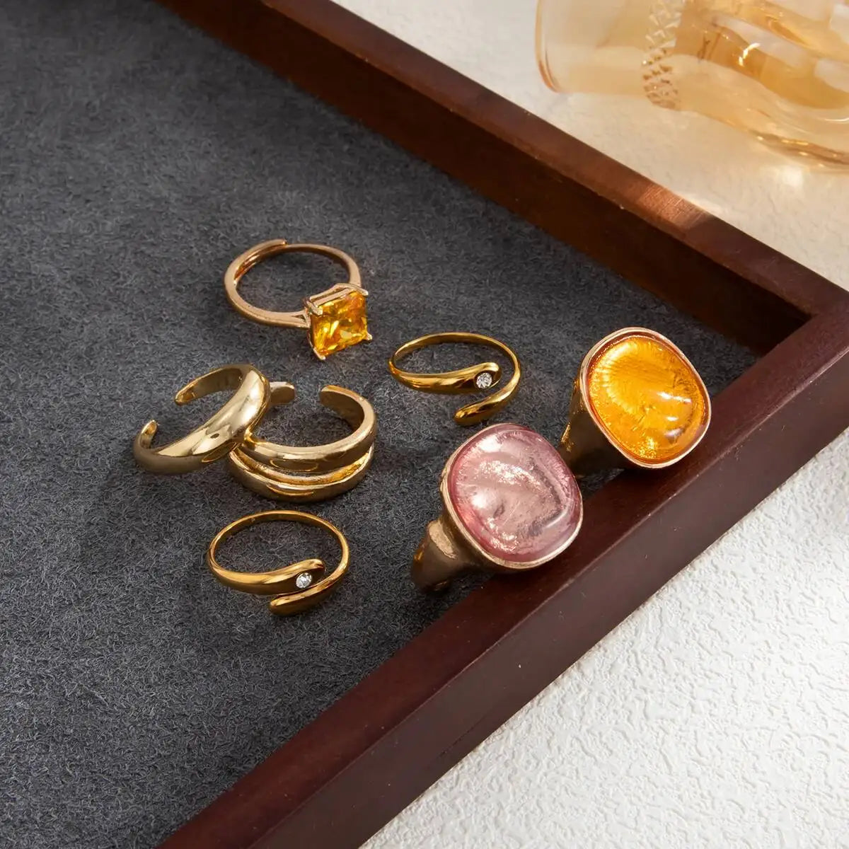 Ingemark 7-piece Inlaid Acrylic Resin Adjustable Open Rings Set Women New Trendy Gold Color Stackable Knuckle Ring Party Jewelry