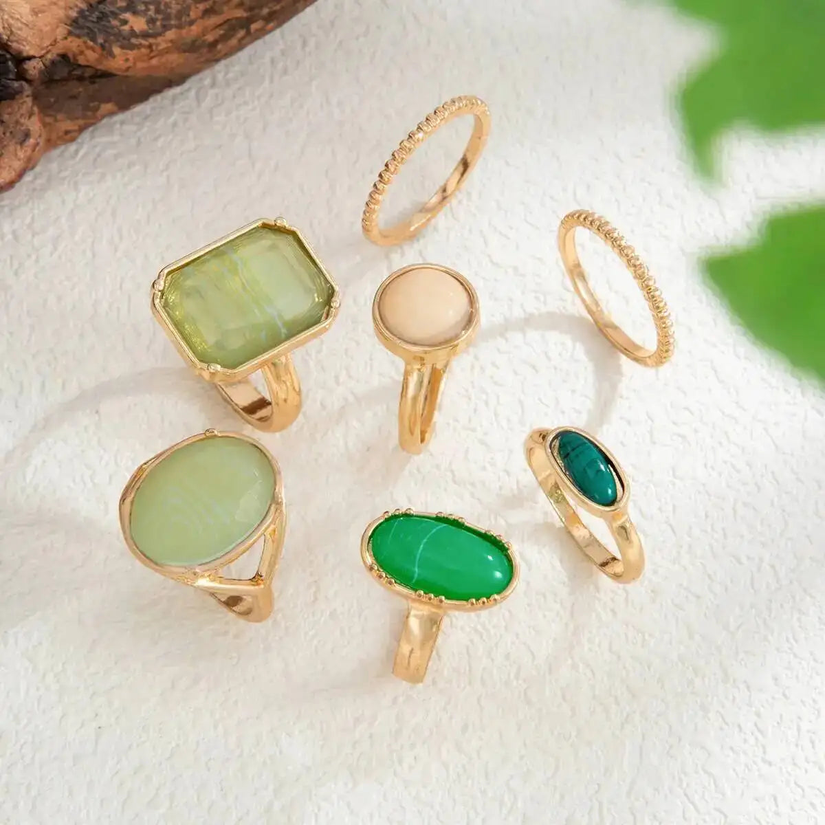 Ingemark 7Pcs Elegant Inlaid Colorful Acrylic Resin Rings Set for Women Retro Geometric Irregular Stackable Rings Boho Jewelry
