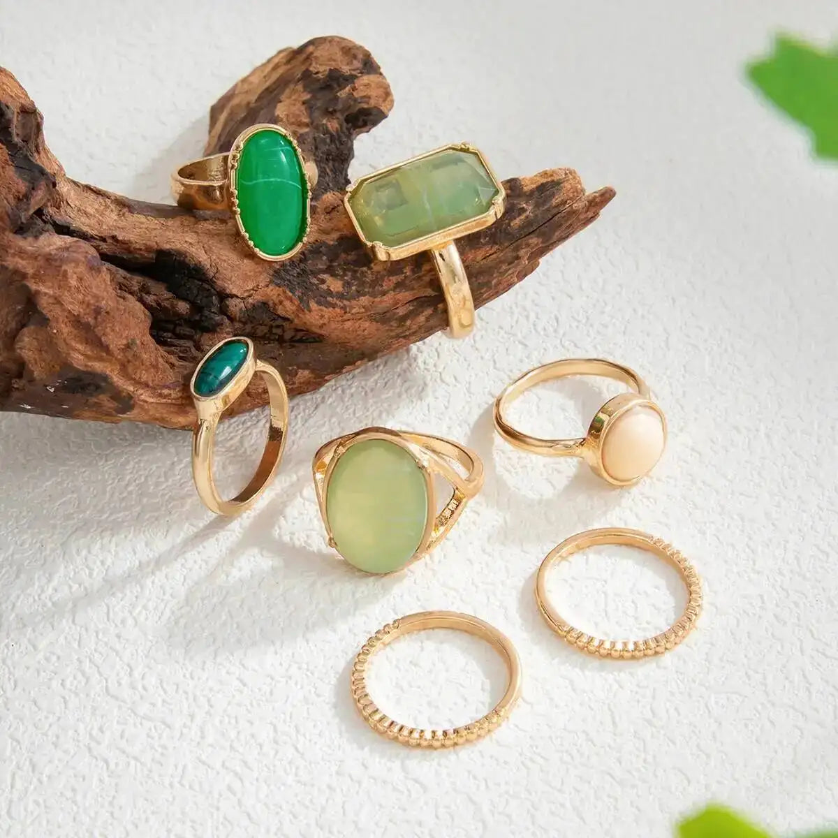 Ingemark 7Pcs Elegant Inlaid Colorful Acrylic Resin Rings Set for Women Retro Geometric Irregular Stackable Rings Boho Jewelry