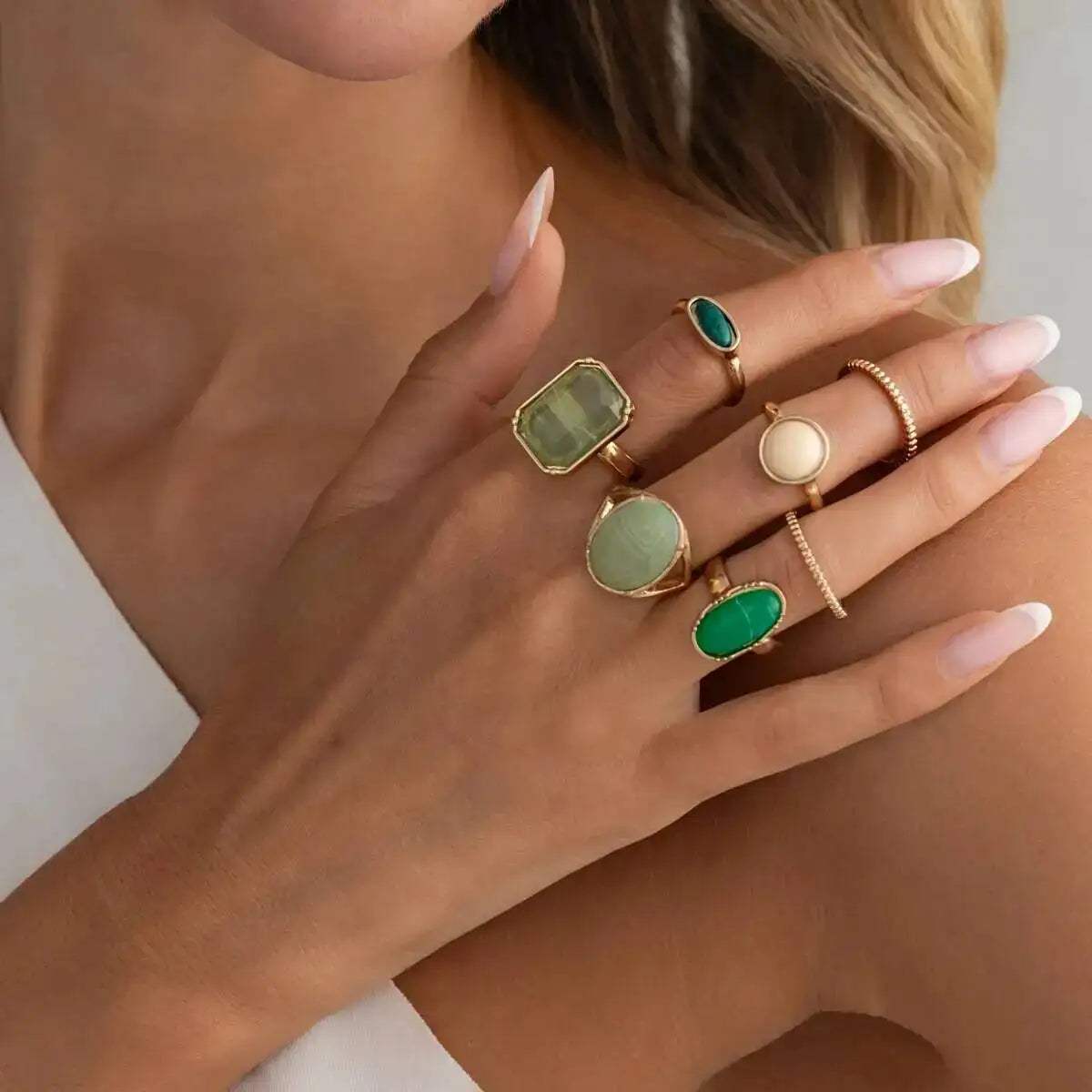 Ingemark 7Pcs Elegant Inlaid Colorful Acrylic Resin Rings Set for Women Retro Geometric Irregular Stackable Rings Boho Jewelry