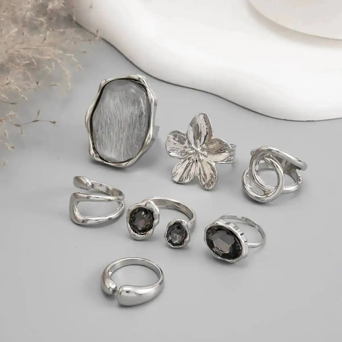 Ingemark 7Pcs Stylish Rhinestone Open Rings Set for Women Retro Gothic Stackable Big Flower Adjustable Finger Ring Jewelry Gifts