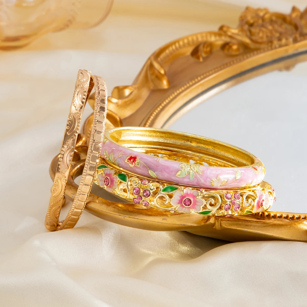 Ingemark 4Pcs/Set Elegant Enamel Dropped Glaze Flower Cuff Bracelet Women Exquisite Glass Rhinestone Gold Color Open Bangle