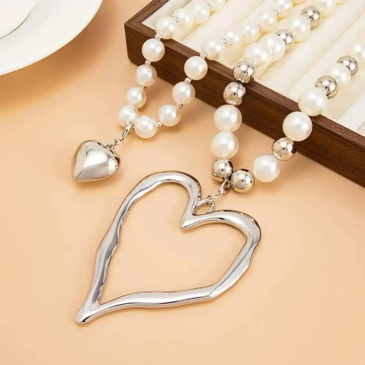 5 Styles Exaggerated Big Love Heart Cross Pendant Choker Necklace for Women Trendy Imitation Pearl Grunge Chain Jewelry