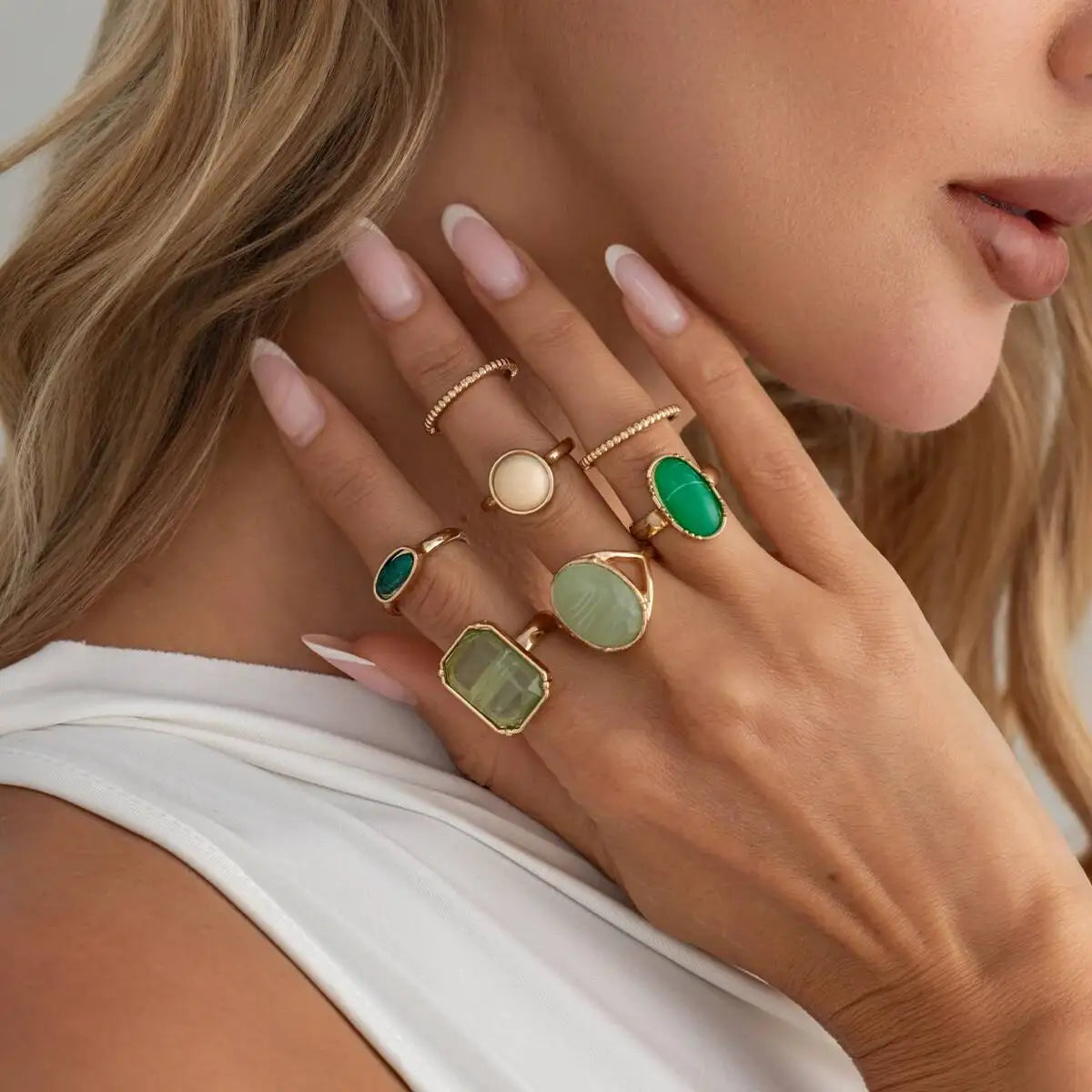 Ingemark 7Pcs Elegant Inlaid Colorful Acrylic Resin Rings Set for Women Retro Geometric Irregular Stackable Rings Boho Jewelry