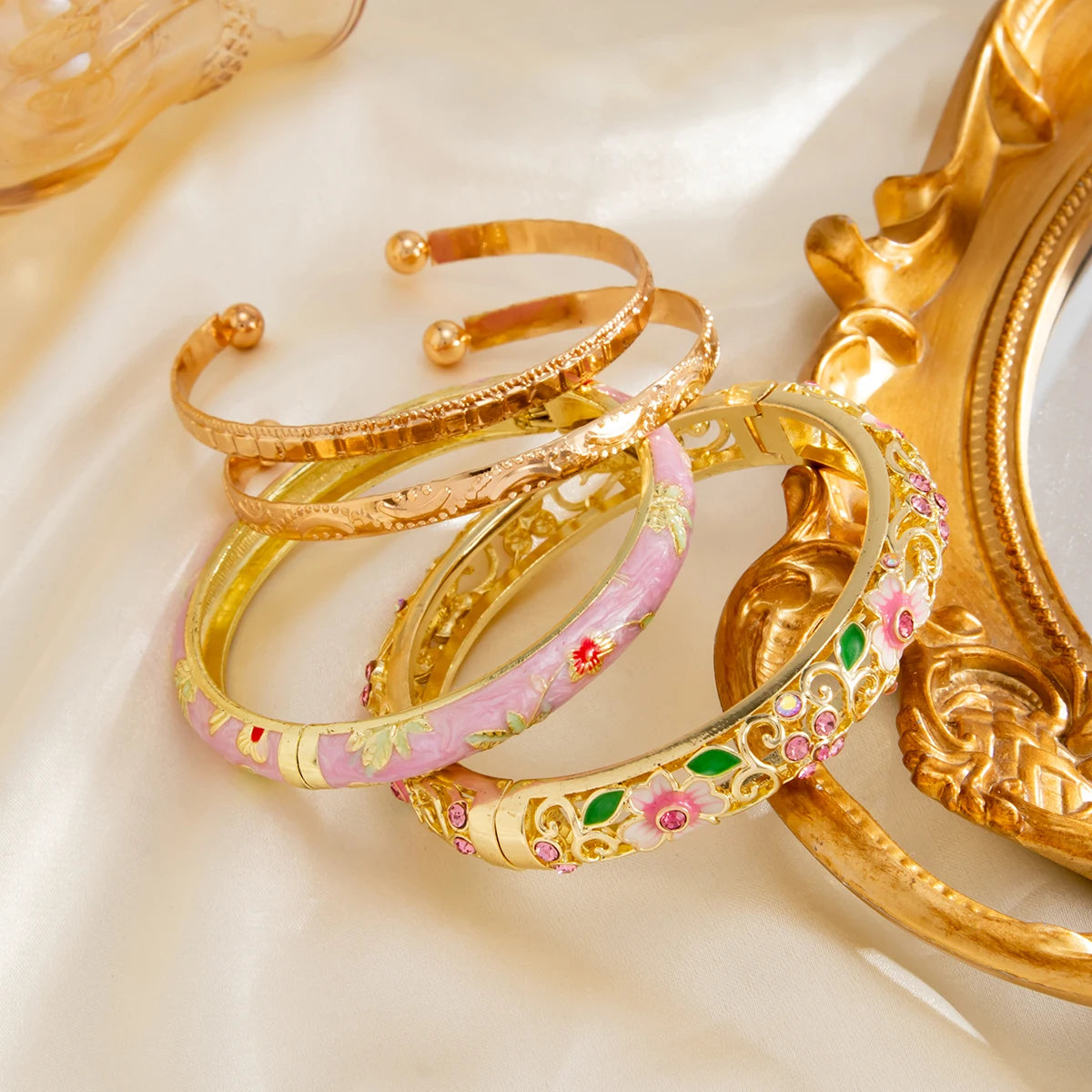 Ingemark 4Pcs/Set Elegant Enamel Dropped Glaze Flower Cuff Bracelet Women Exquisite Glass Rhinestone Gold Color Open Bangle